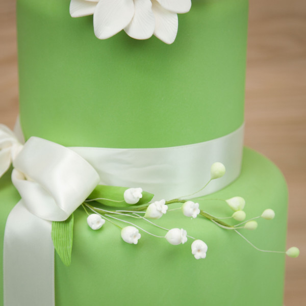 Image of a flower on a cake.
