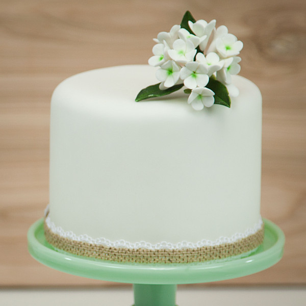 Image of floral spray on a cake.