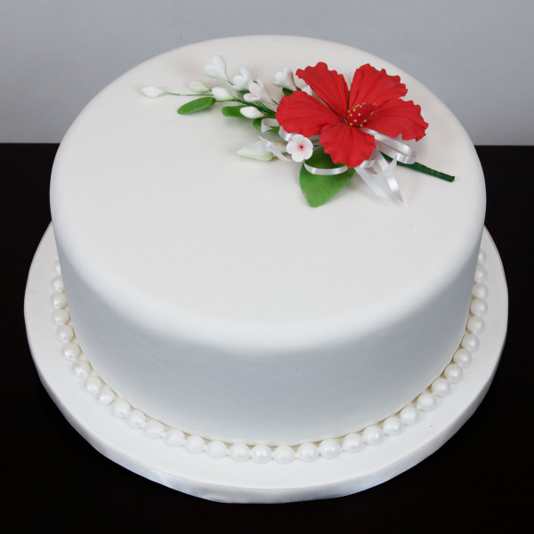 Image of flower on a white cake.